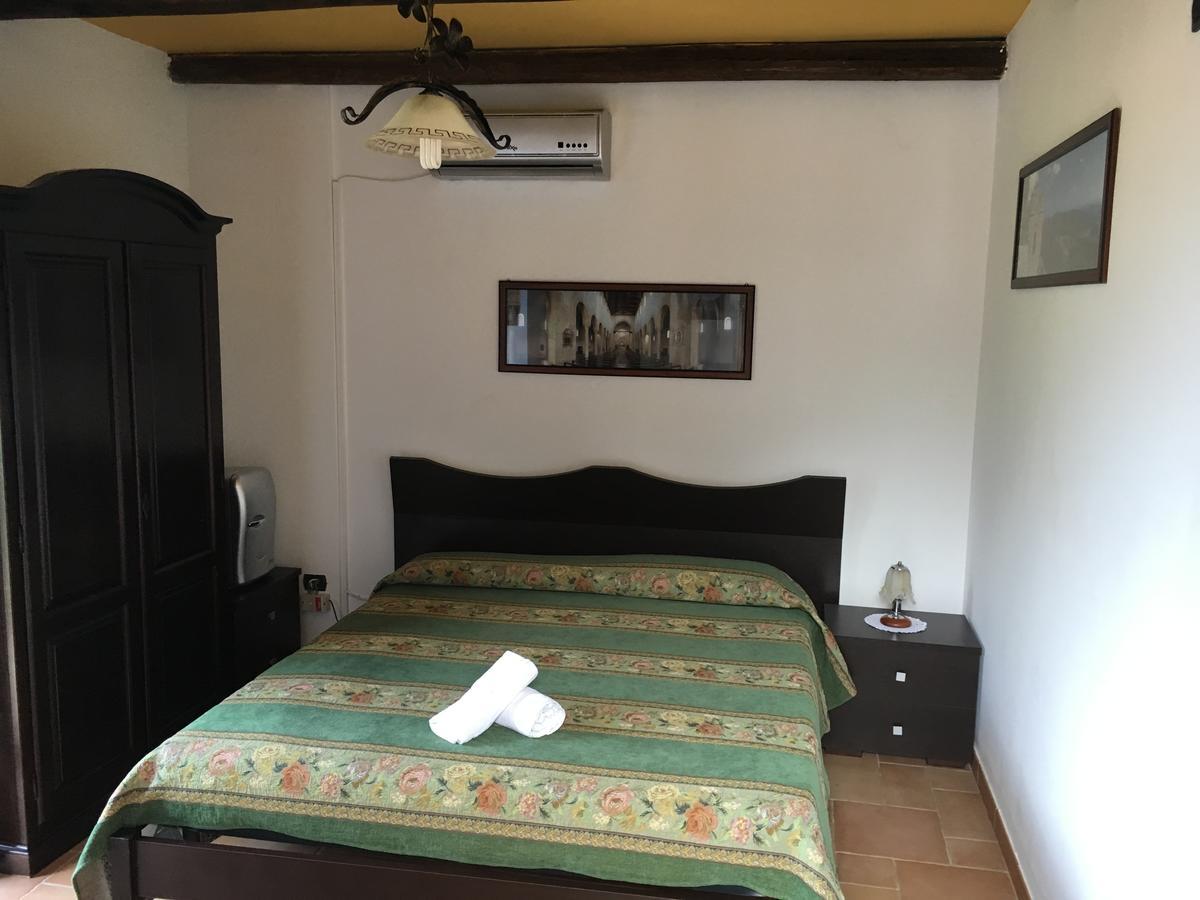 La Bastia Bed & Breakfast Scilla Eksteriør bilde