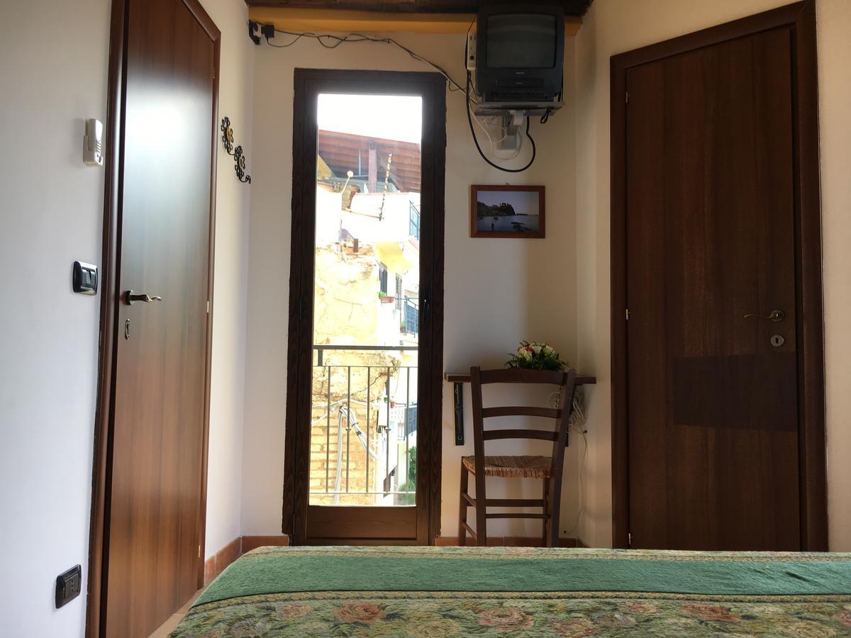 La Bastia Bed & Breakfast Scilla Eksteriør bilde